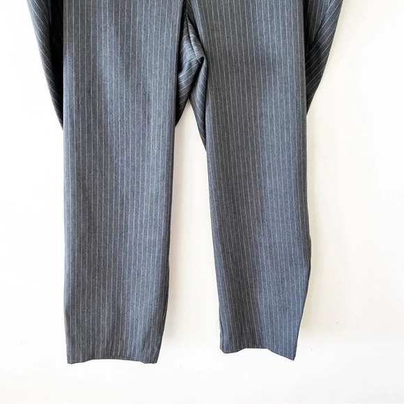 Torrid Gray Pinstripe Pixie Pants Women’s Size 4X Pullon Cropped Stretchy Pants - Picture 7 of 11